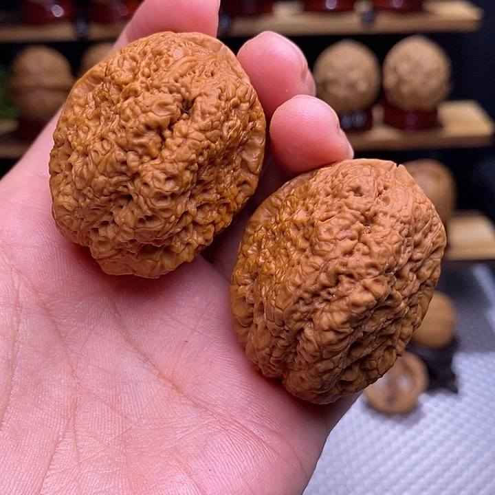 文玩核桃吊坠蝴蝶蝉64