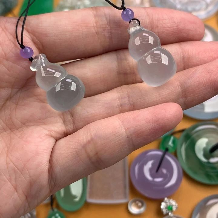 颈饰未镶嵌翡翠……