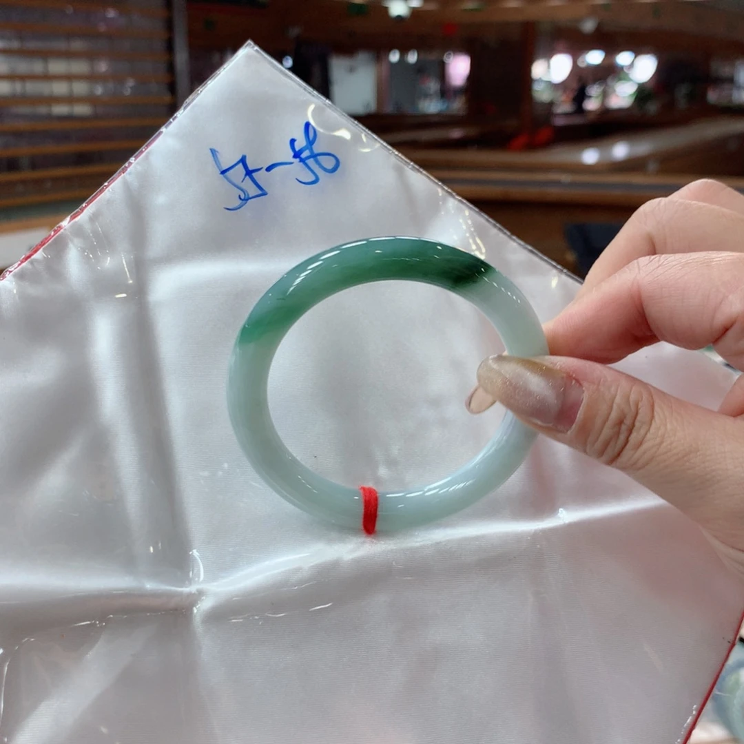 翡翠未镶嵌手镯翡翠