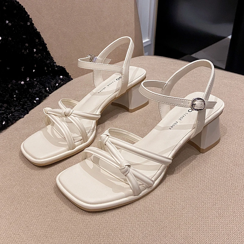 粗跟凉鞋女夏季新款好看方头一字扣带时尚中跟防滑轻便凉拖鞋