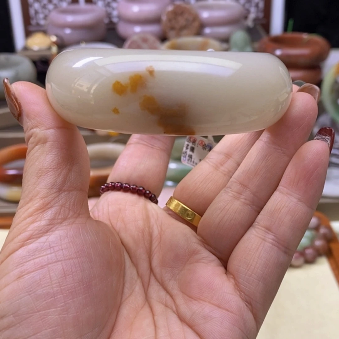 【闪购商品】未镶嵌手镯石英岩玉