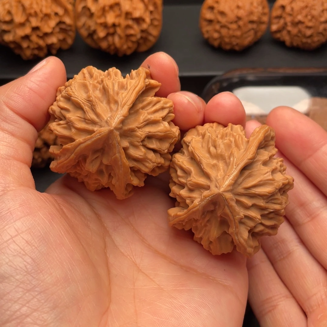 吵***嘚把件文玩核桃帝王三棱46全品