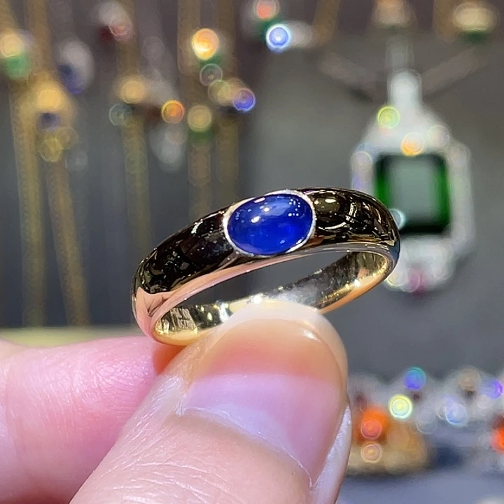 蓝宝石戒指18K金镶嵌0.73克拉 皇家蓝