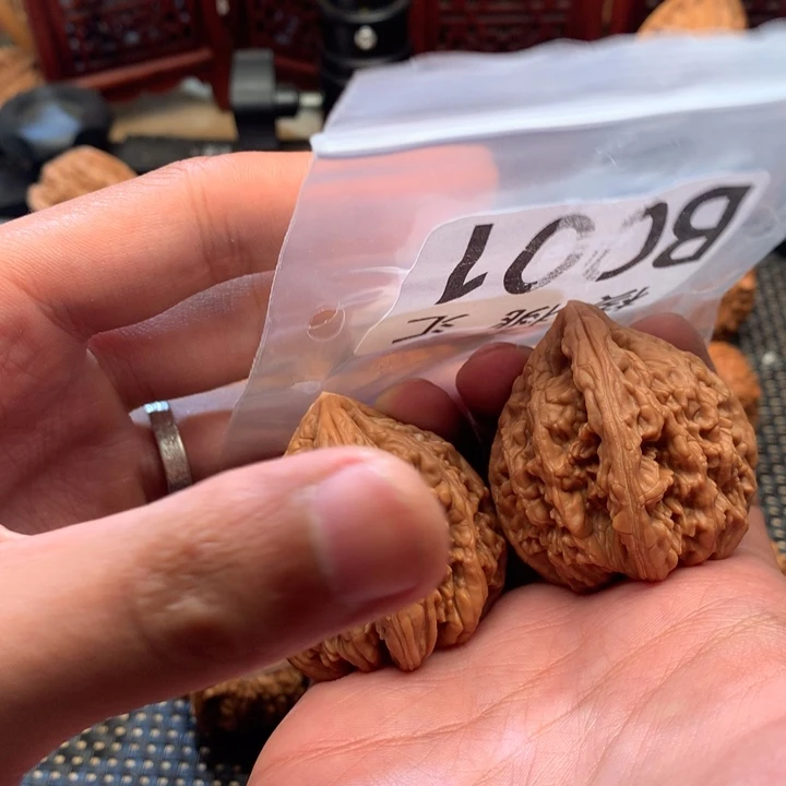 文玩核桃吊坠虎头王
