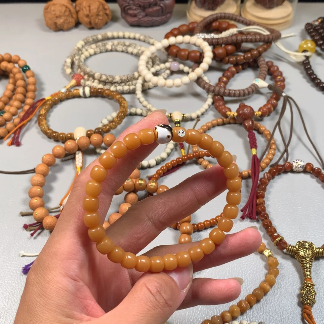 吊坠白玉菩提。。。。。。。。。