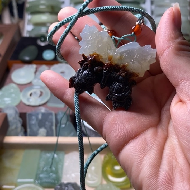 未镶嵌蛇纹石玉颈饰