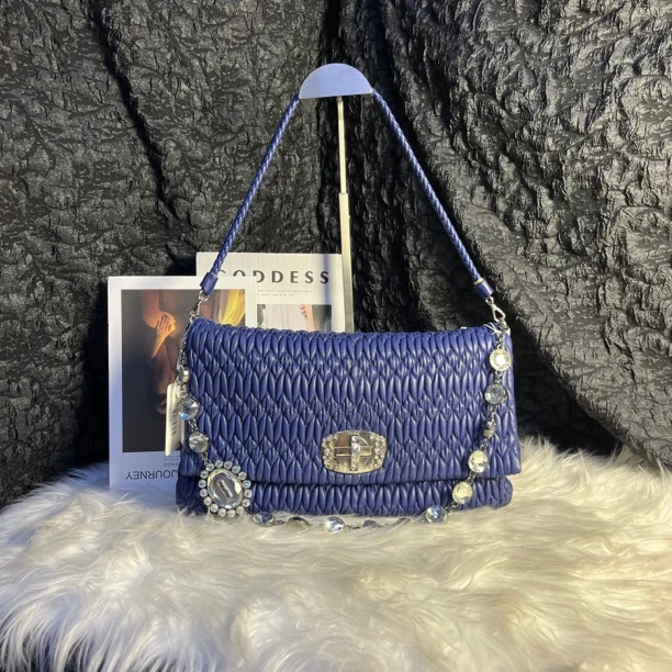 95新 MIU MIU/缪缪 缪缪蓝色褶皱宝石链单肩斜挎包