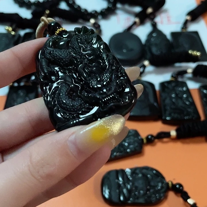 翡翠颈饰未镶嵌杰*