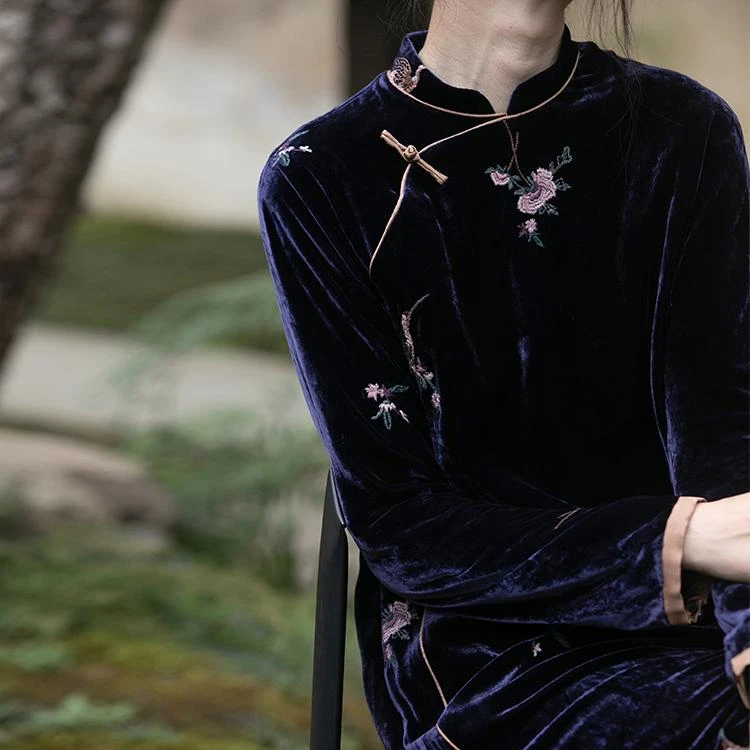 牧衣游原创 偏襟刺绣丝绒连衣裙新款立领东方气质改良旗袍 待清风