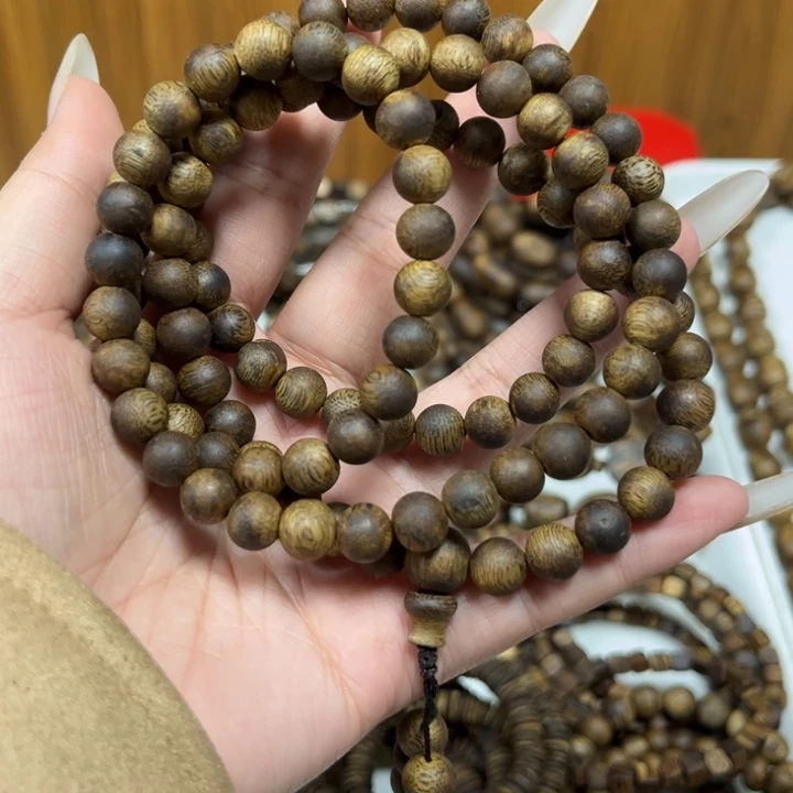 沉香手串0.8多圈圆珠多样性发1