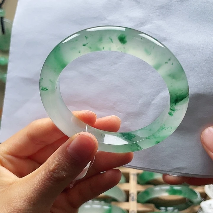 一***茶石英质玉手镯未镶嵌