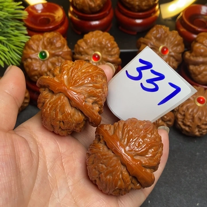 珂****╯39白狮子337文玩核桃狮子头