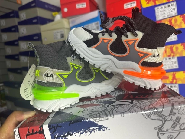 2025年最新款的运动鞋透气