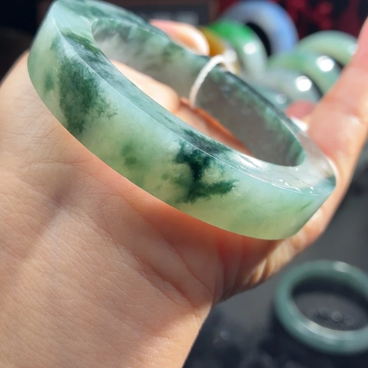 定制翡翠未镶嵌翡翠手镯