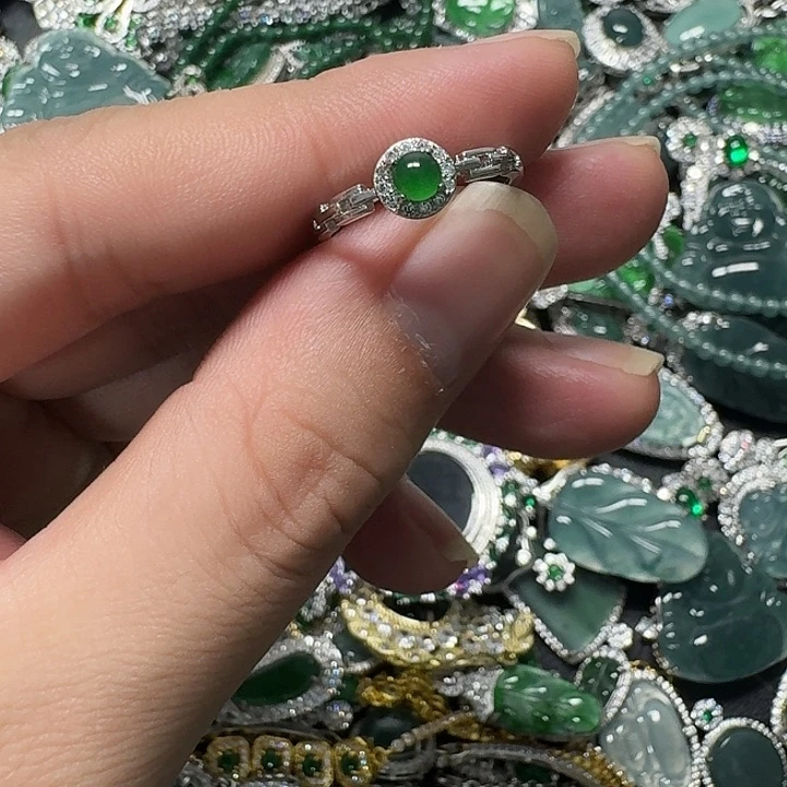 翡翠未镶嵌颈饰天然A货翡翠放漏