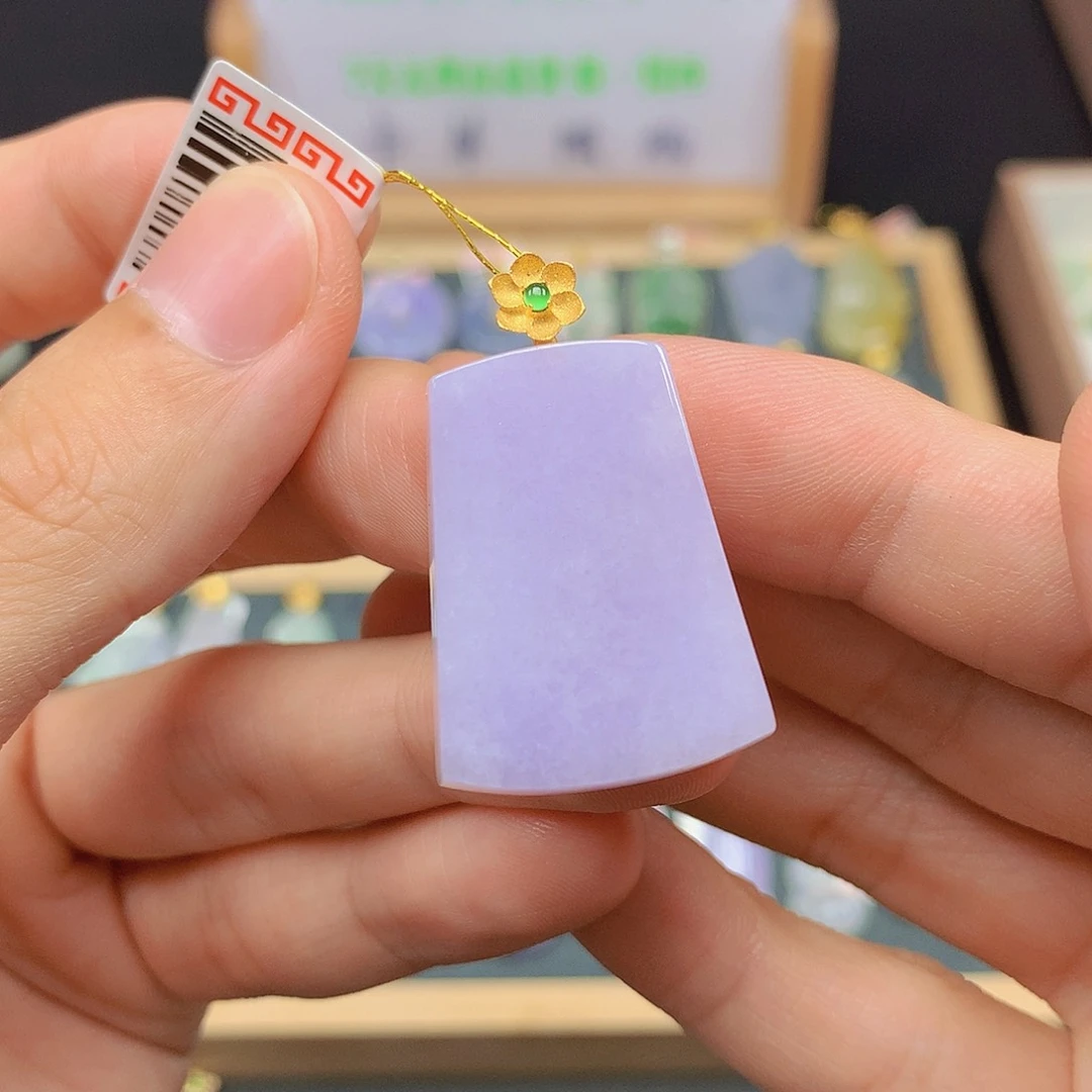翡翠18K金镶嵌颈饰翡翠