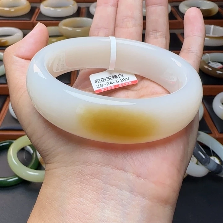 未镶嵌手镯和田玉粉底金糖61.3轮胎