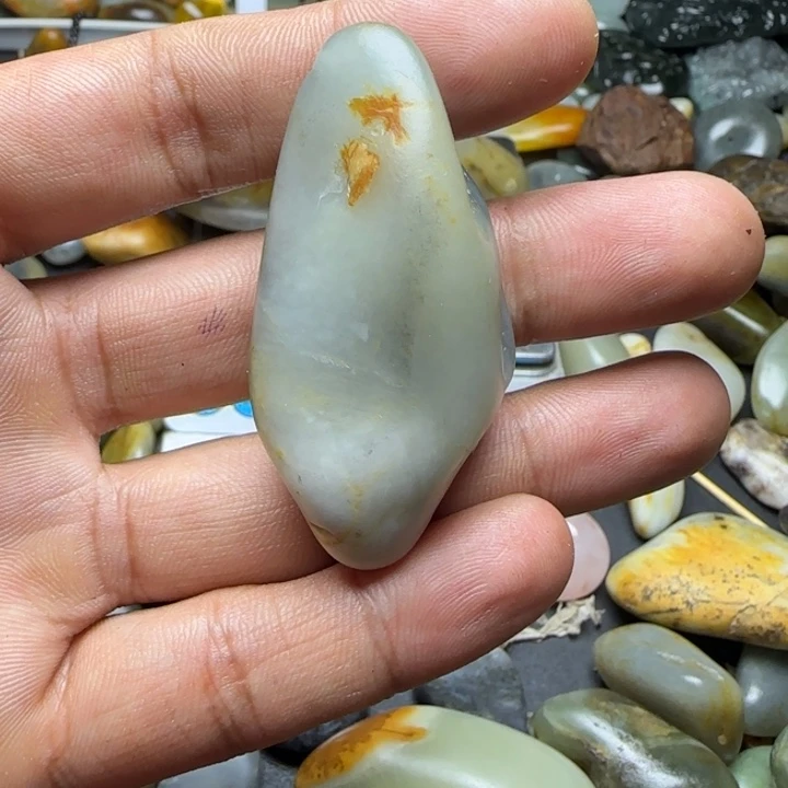 颈饰未镶嵌和田玉（子料）
