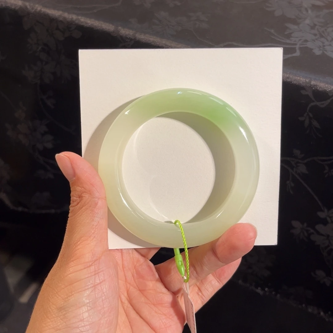 和田玉未镶嵌手镯  「冰胶白翠」