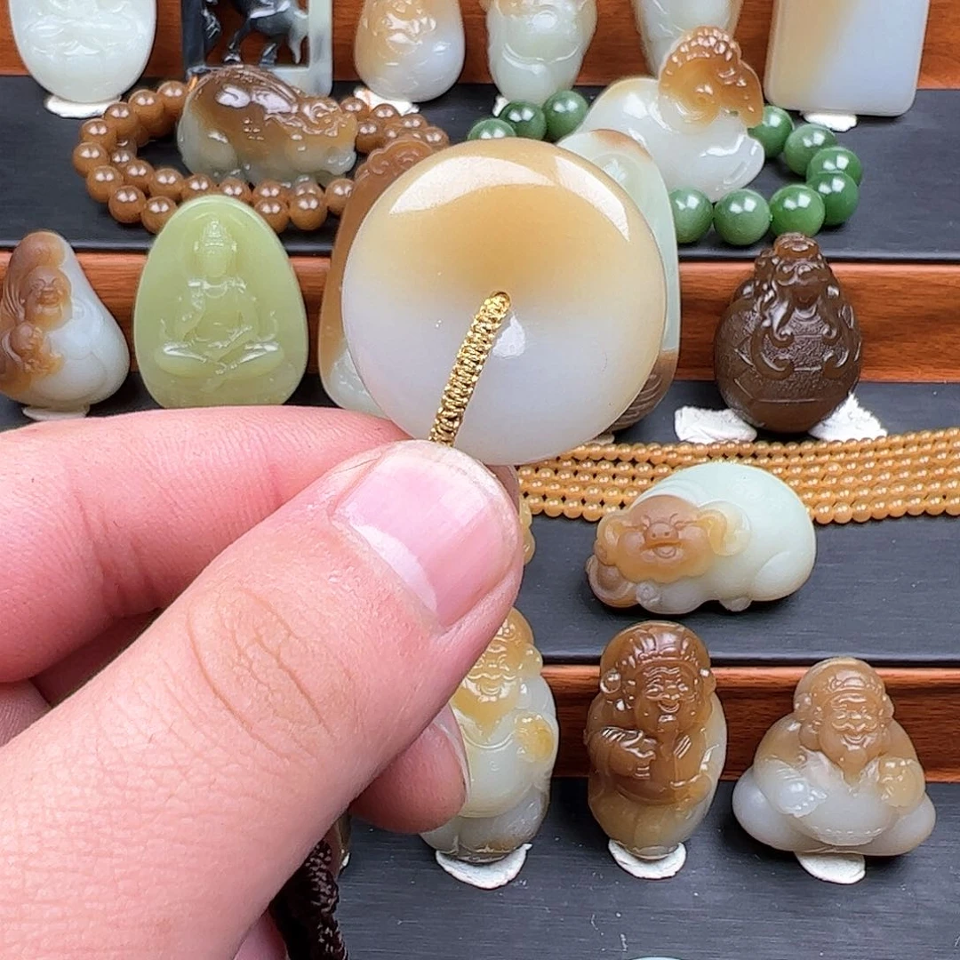 和田玉（糖玉）颈饰未镶嵌保****金