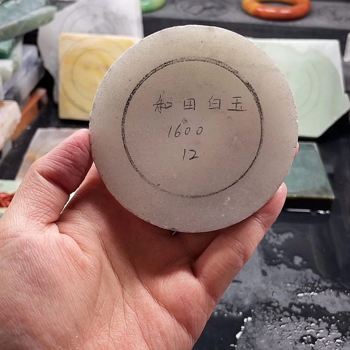 和田玉未镶嵌手镯定制