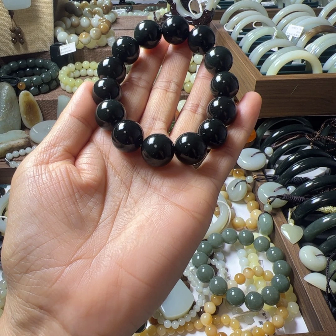 蒋****和田玉未镶嵌手链