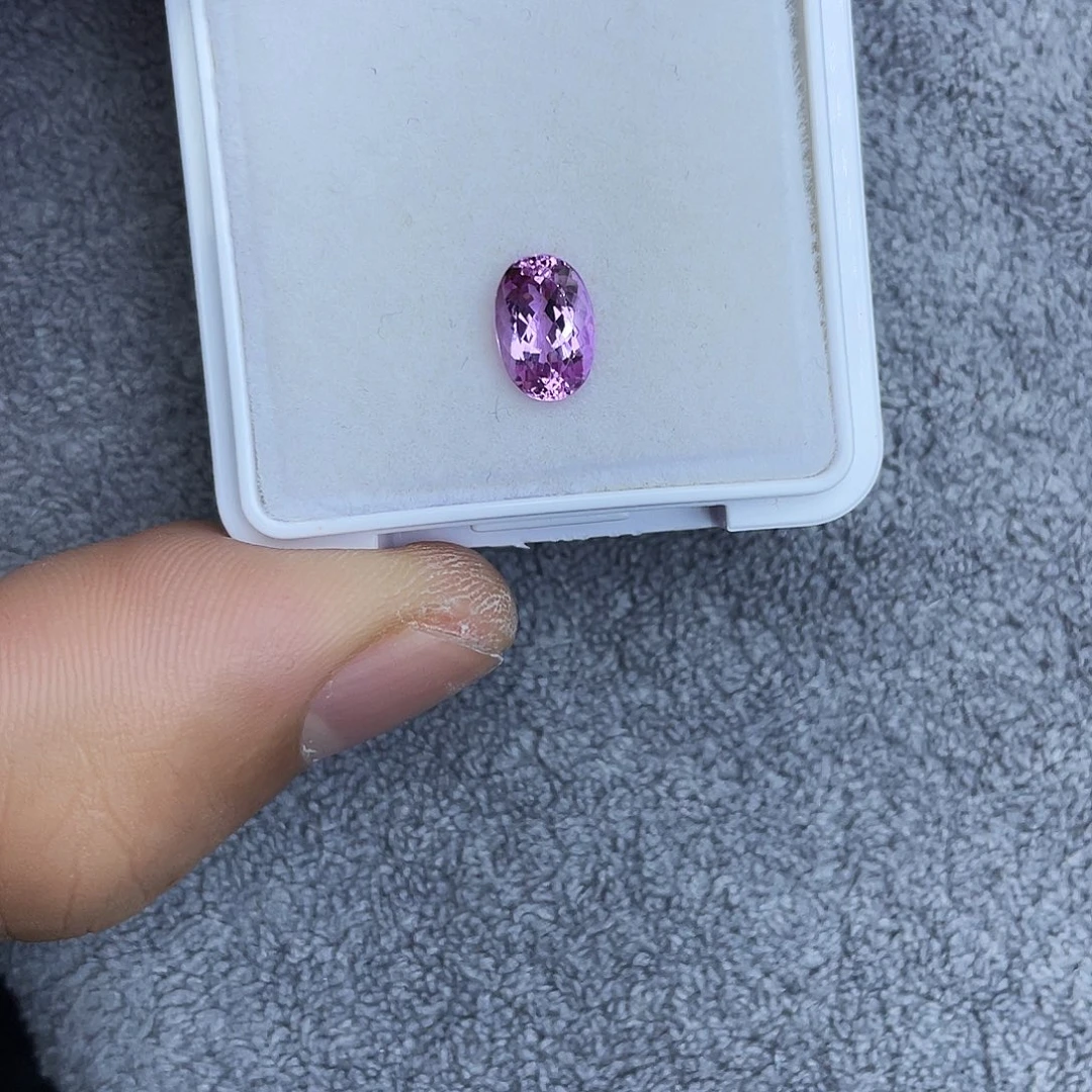 托帕石裸石1.53Ct。