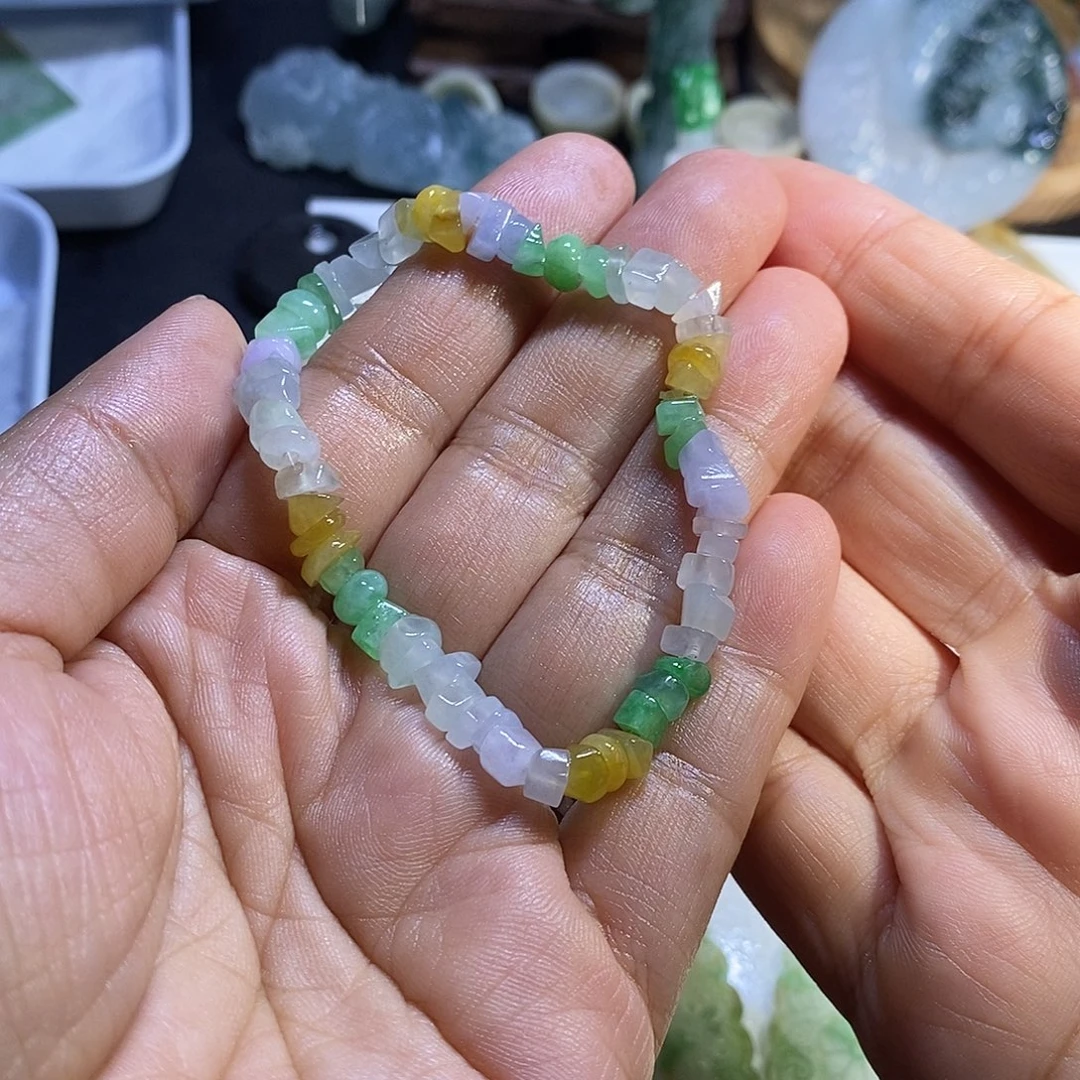 小***鱼未镶嵌定制翡翠碎冰冰手串