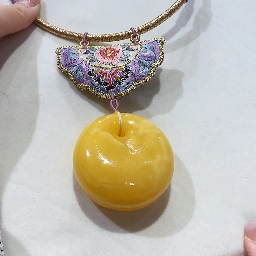 蜜蜡未镶嵌颈饰蜜蜡