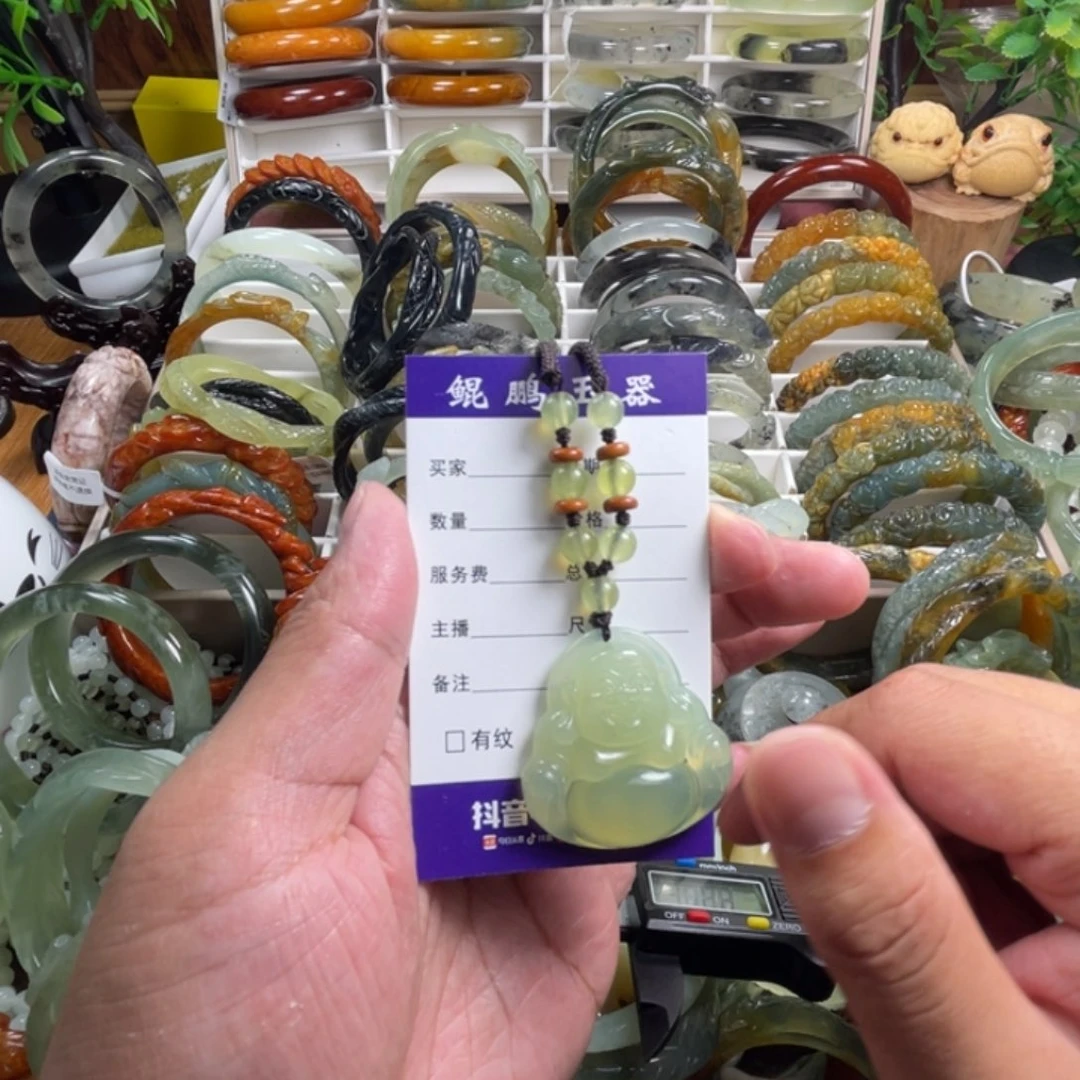 未镶嵌蛇纹石玉颈饰
