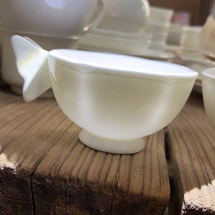 国营尾货骨瓷蝴蝶杯一个