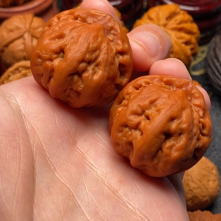 伊****文玩核桃吊坠金刚鹦鹉