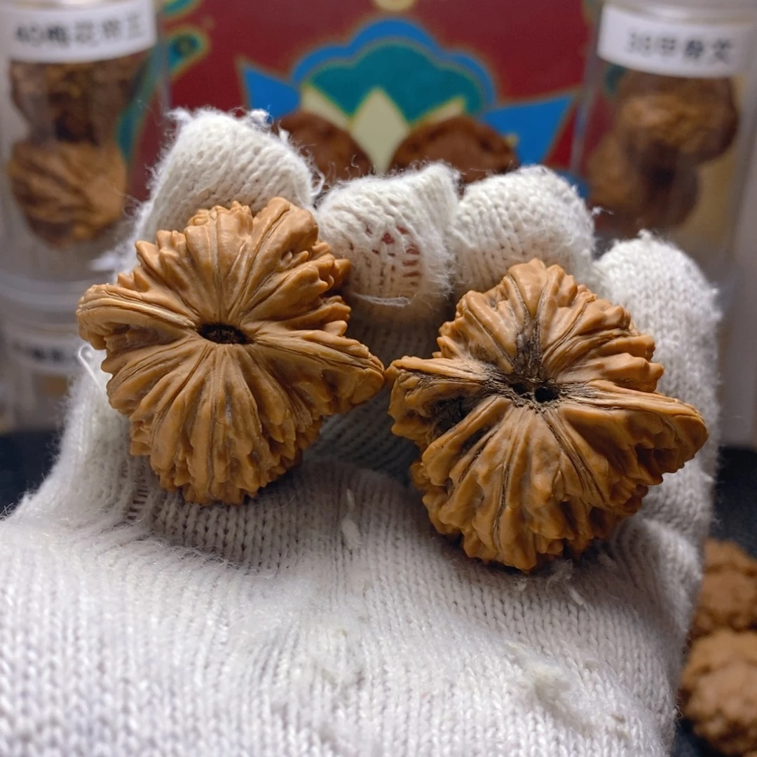 用***4核桃熊儿寨一代楼43尺48克全品