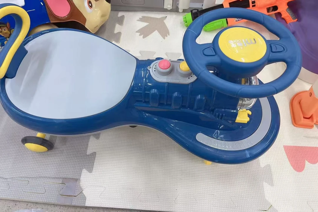 m龙龙蓝色扭扭车轮子黄