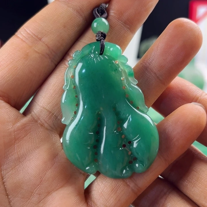 颈饰未镶嵌石英质玉
