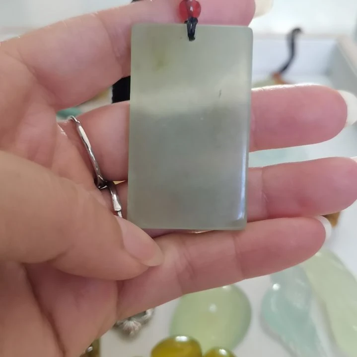 蛇纹石玉未镶嵌吊坠