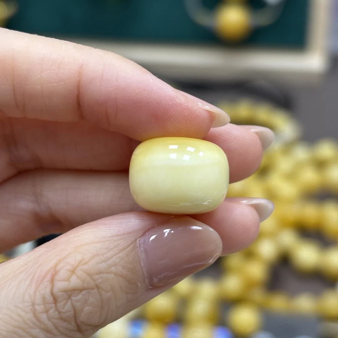 16.8*12.3mm 小妖珠宝天然原矿琥珀蜜蜡