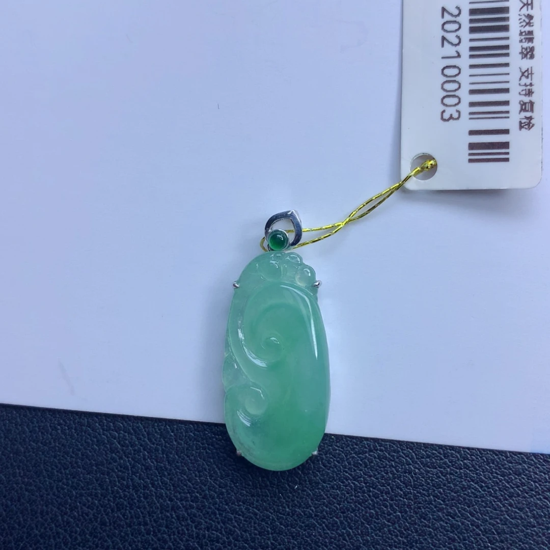 翡翠颈饰未镶嵌如意