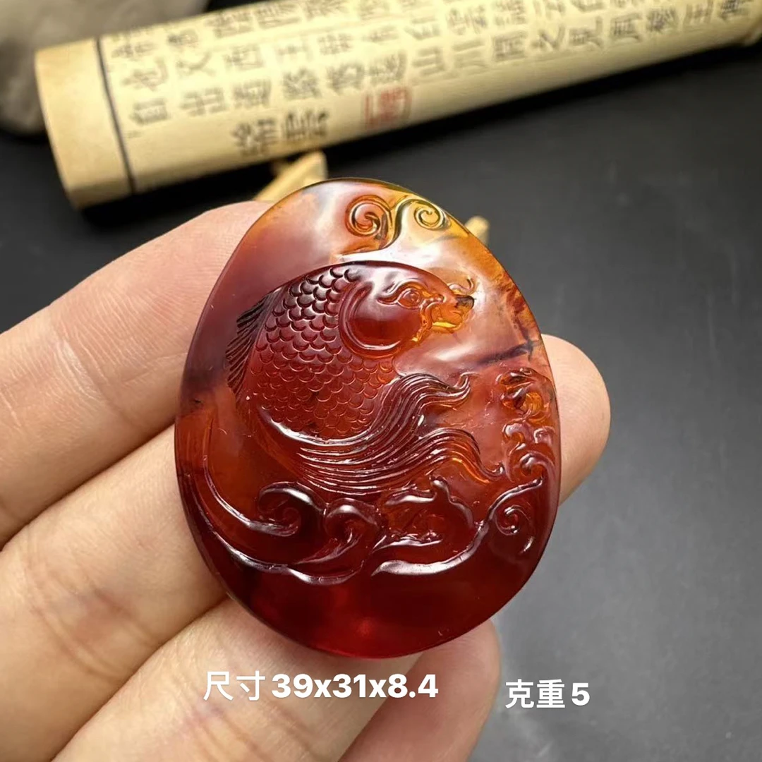 缅甸天然琥珀大师工血珀雕刻连年有鱼吊坠挂件