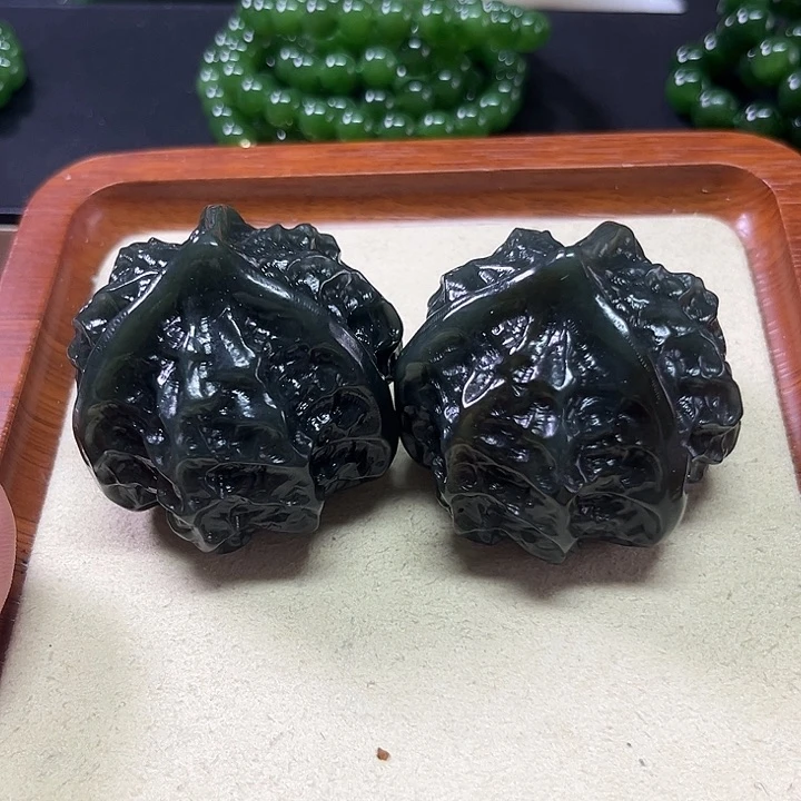 和田玉未镶嵌把件
