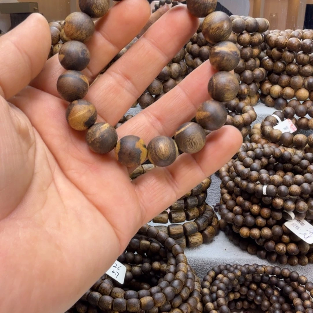 国***强手串沉香圆珠1.3单圈手串15