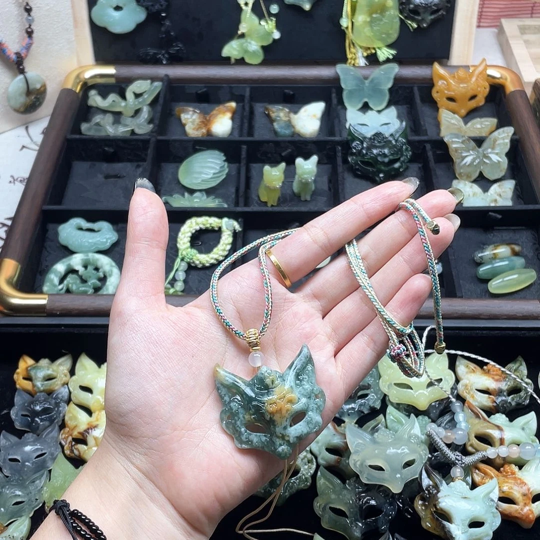 金***宁未镶嵌蛇纹石玉颈饰专拍链接不退不换