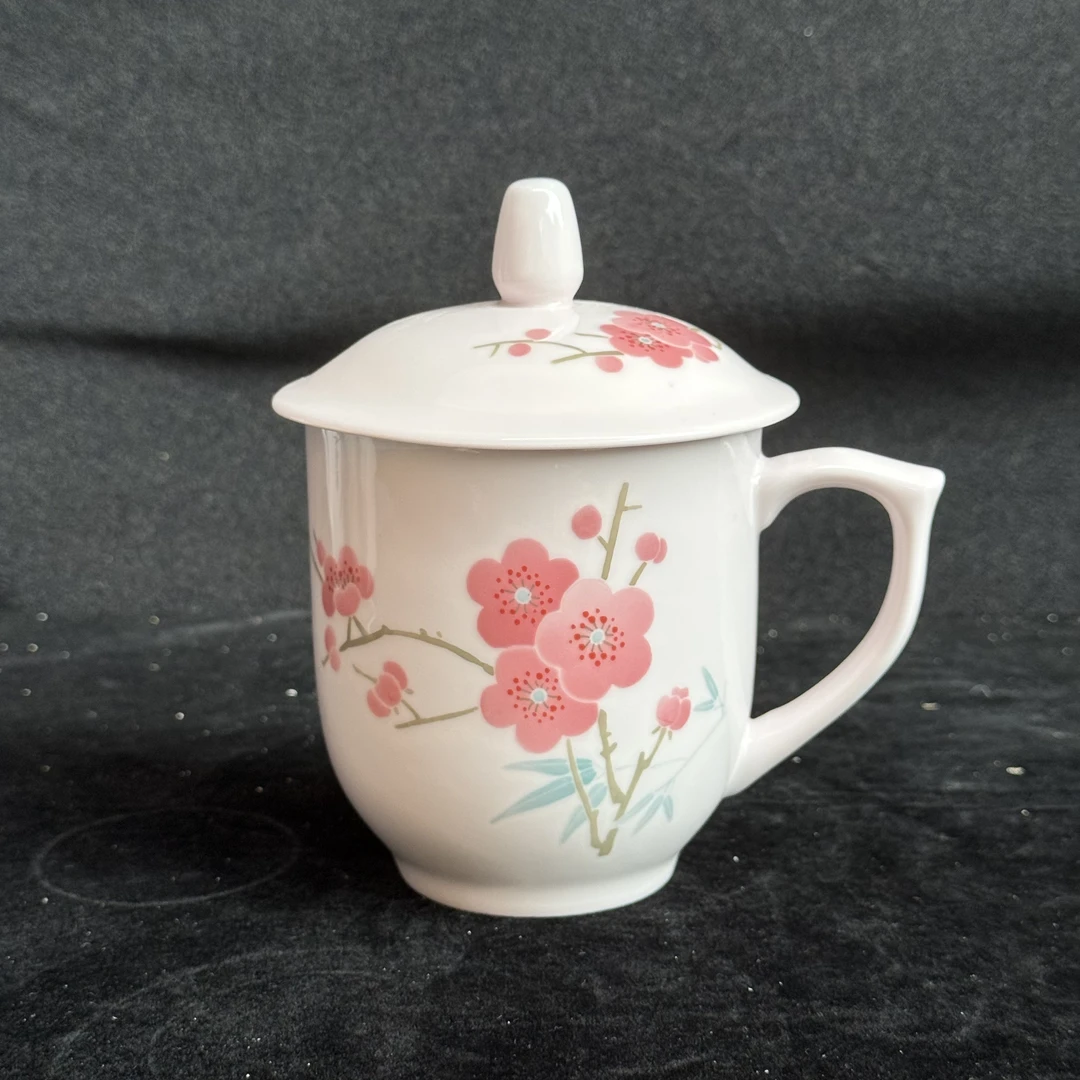 景德镇高货红梅釉下400ml红旗厂手工手绘红兮兮带盖金钟杯办公杯