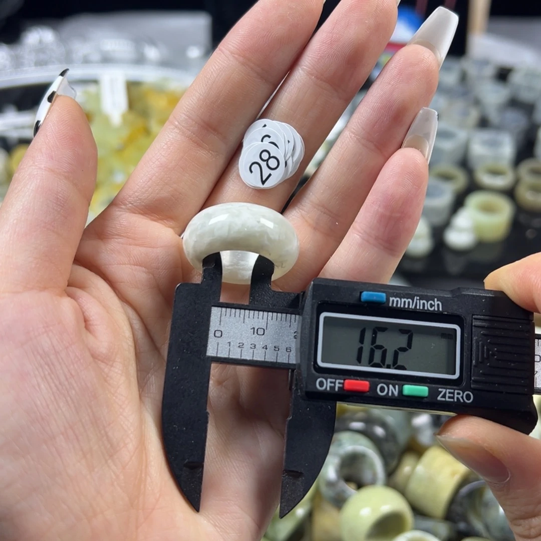 蛇纹石玉未镶嵌戒指