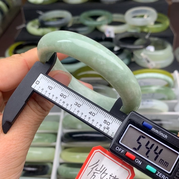 蛇纹石玉未镶嵌手镯608