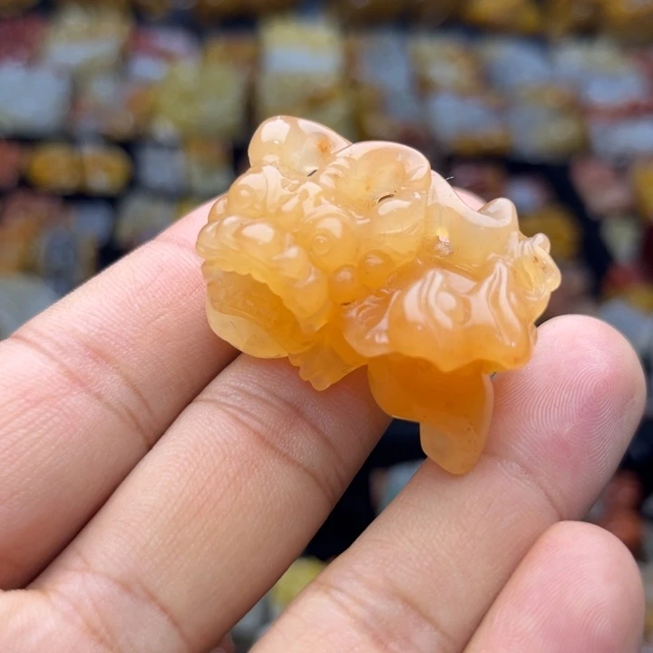 石英质玉（黄龙玉）未镶嵌颈饰