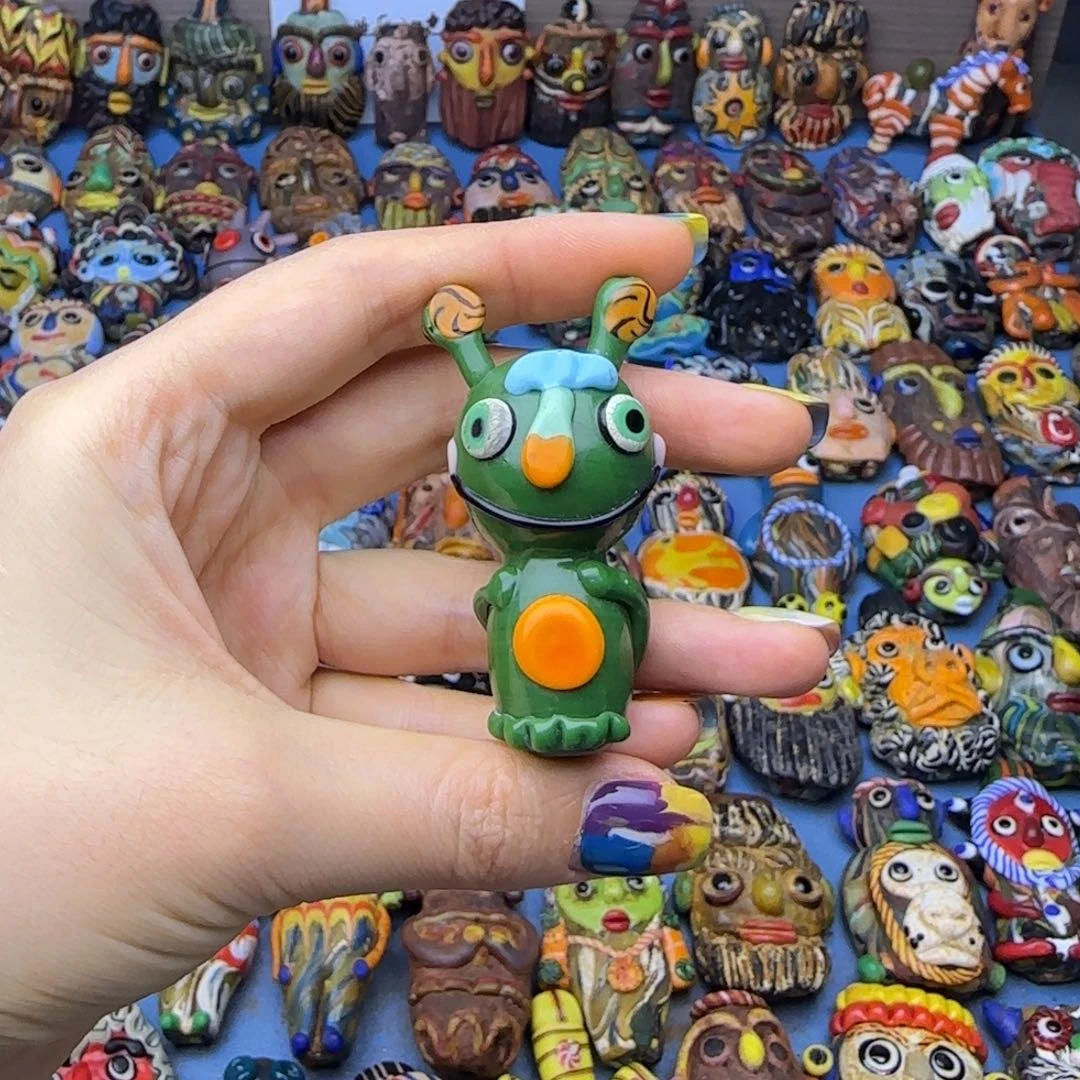 琉璃非金属玻璃颈饰大耳娃一个