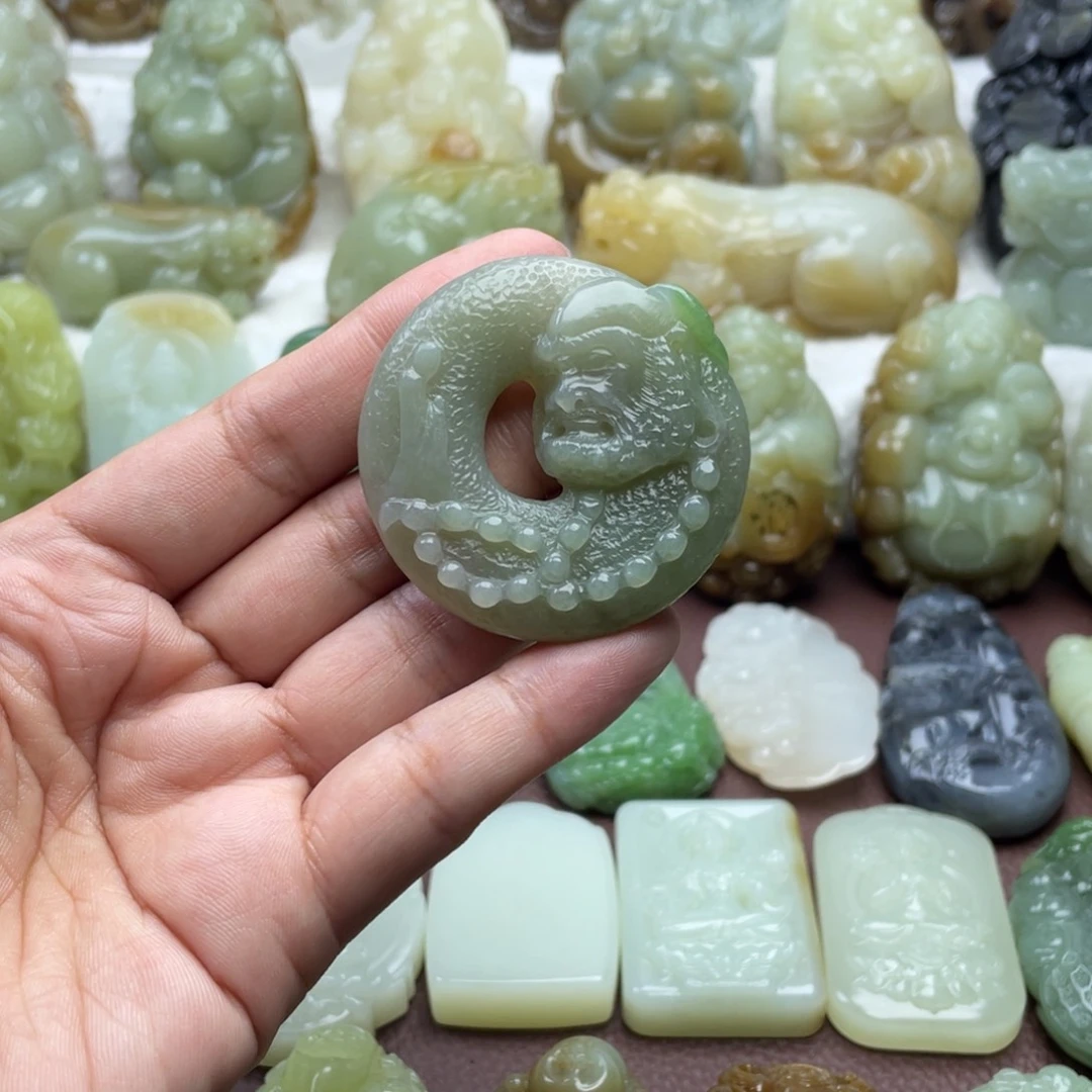 和田玉未镶嵌颈饰