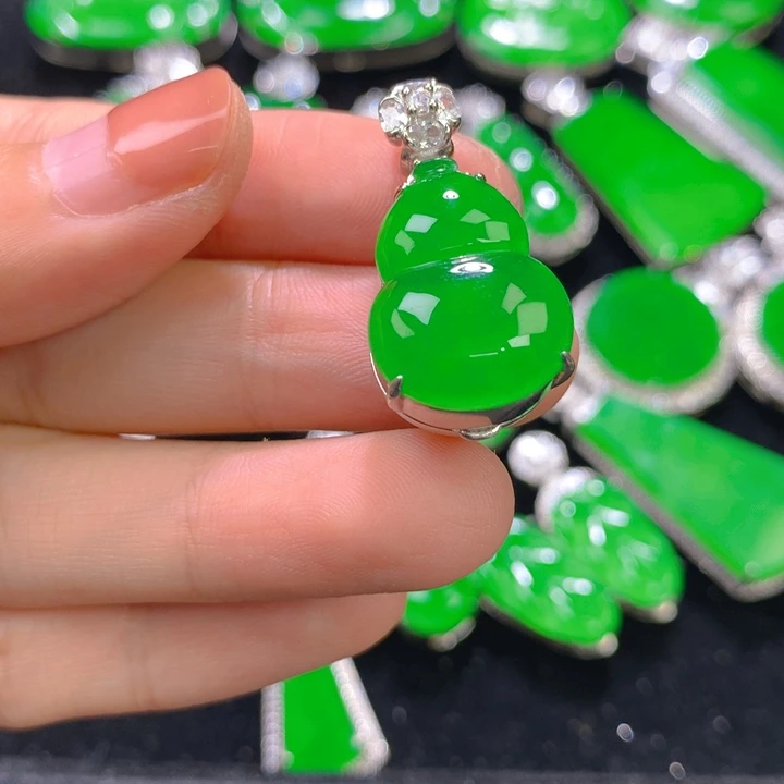 翡翠银S925镶嵌颈饰一个