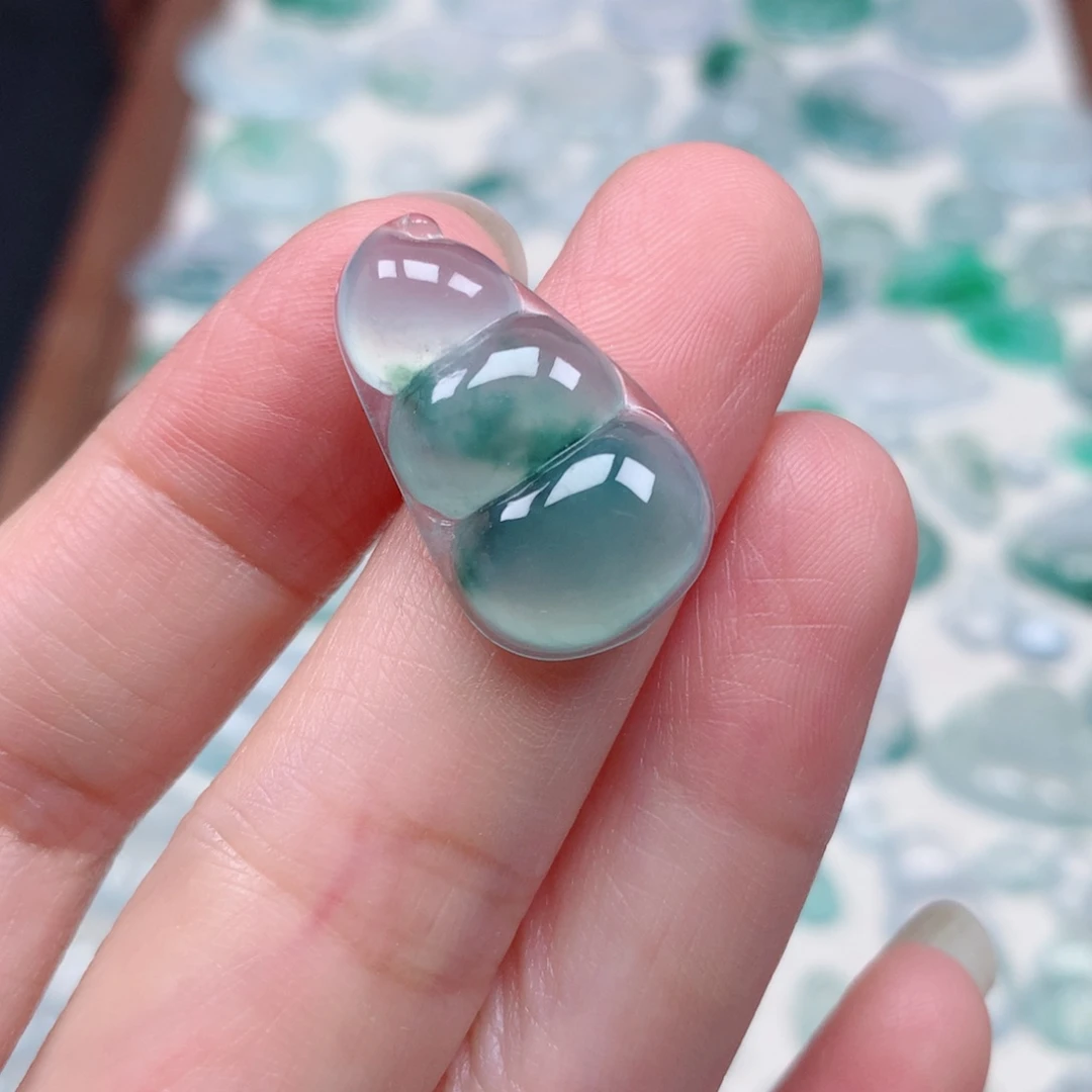 翡翠未镶嵌颈饰冰种飘花福豆